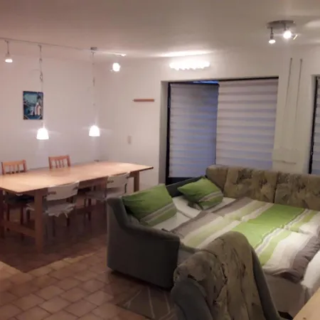 Kleine Am Stadtrand Von Apartment
